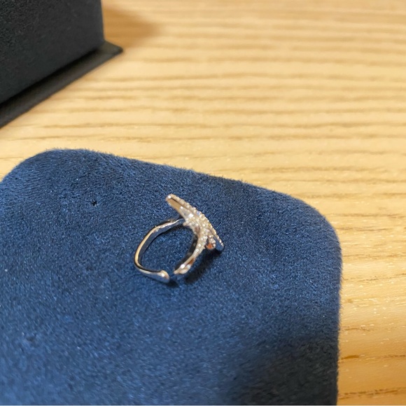 APM SINGLE MÉTÉORITES EAR CUFF
STERLING SILVER - Picture 5 of 6